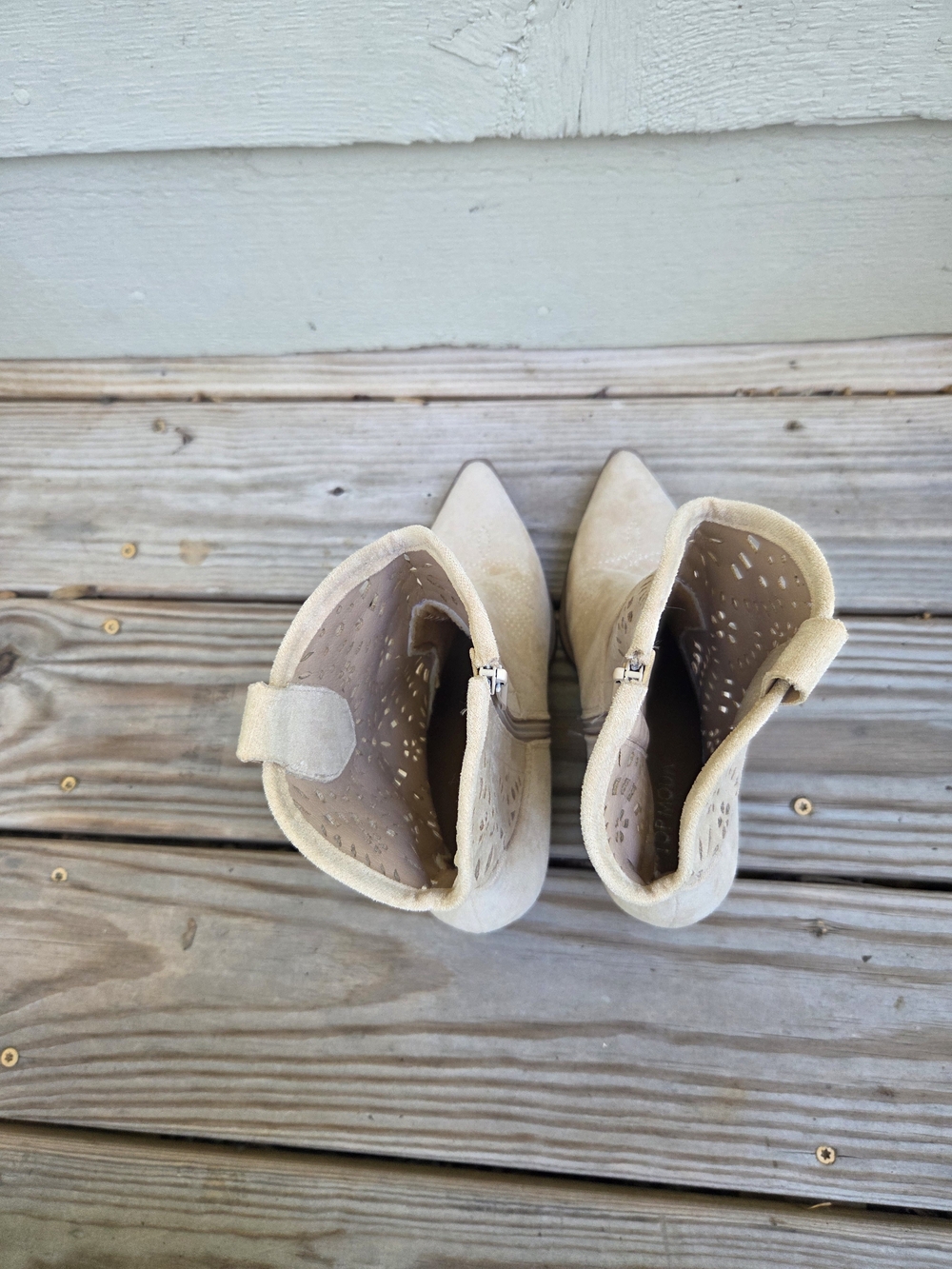 TOP Moda Beige Suede Cutout Western Ankle Booties - Picture 3 of 10